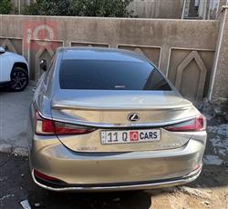 لكزس ES